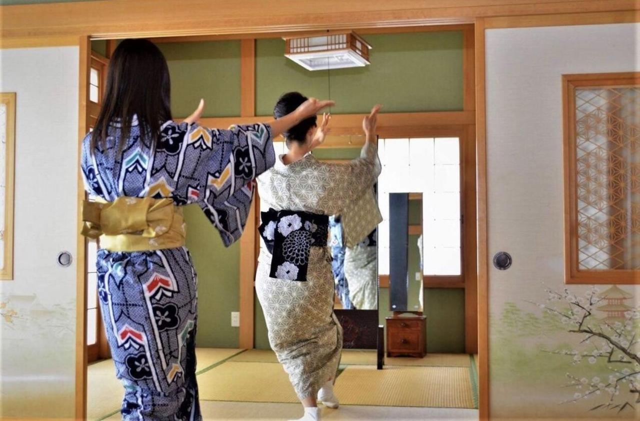 青森伝統芸能を楽しめる繭子の宿 Hachinohe Extérieur photo