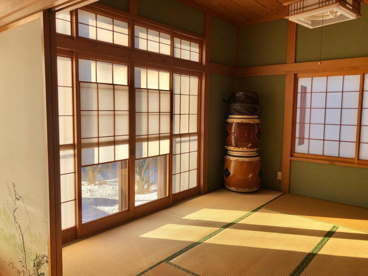 青森伝統芸能を楽しめる繭子の宿 Hachinohe Extérieur photo